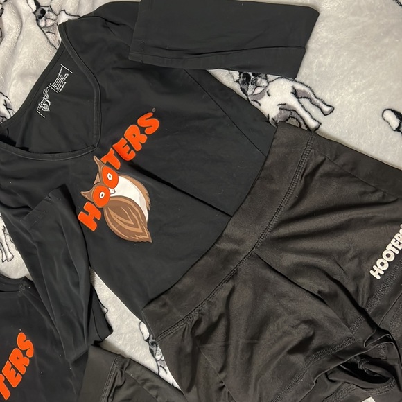 HOOTERS GIRL OUTFIT - Picture 2 of 3